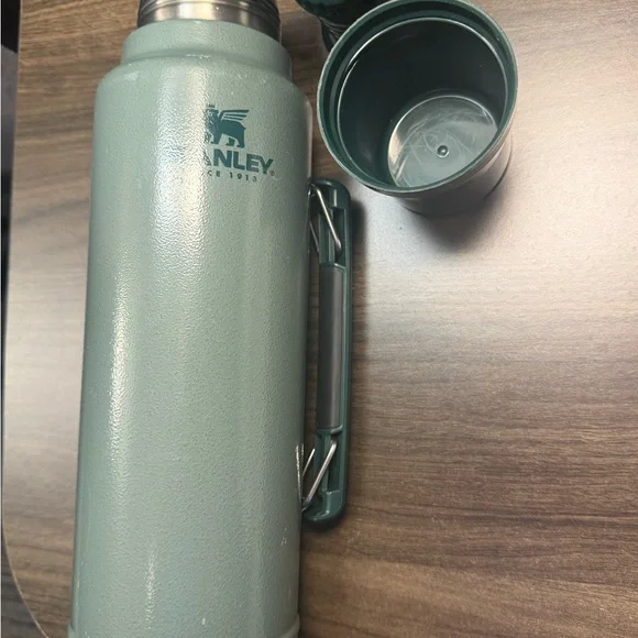 1.5 qt Stanley Matte Green Insulated Coffee Thermos with Handle - Picture 5 of 5
